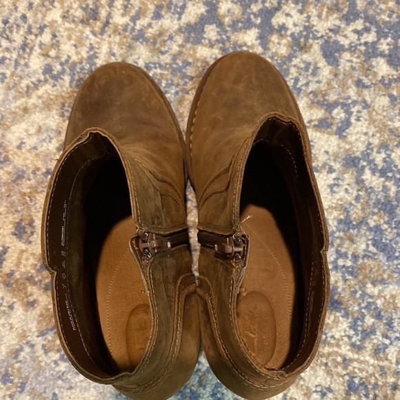 EUC Clark’s brown leather ankle boots - Picture 5 of 6